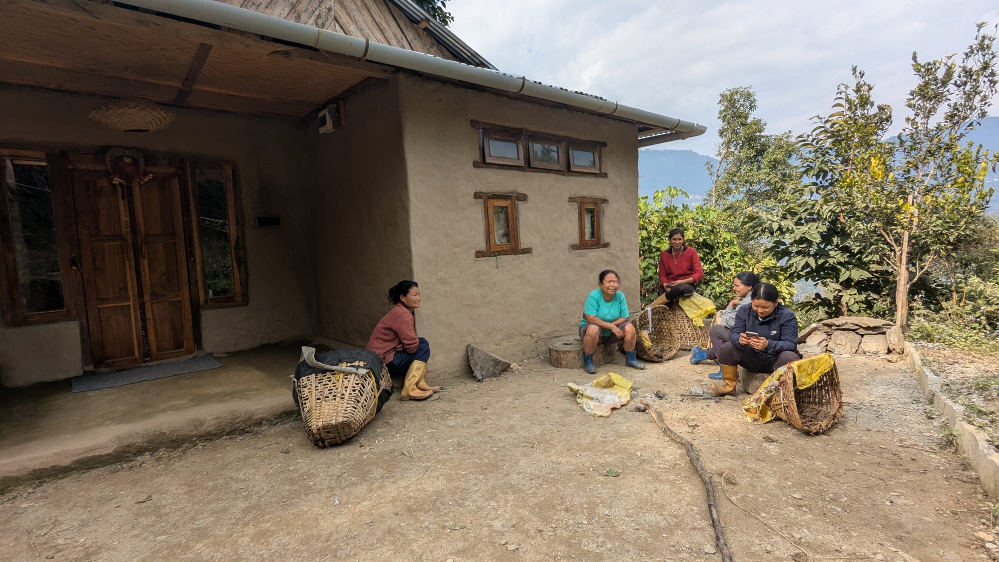 People from the village around Daarapari