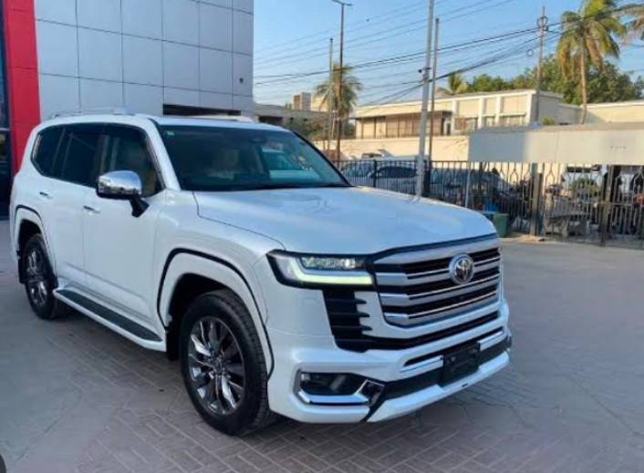 Toyota LAND CRUISER 300 2018