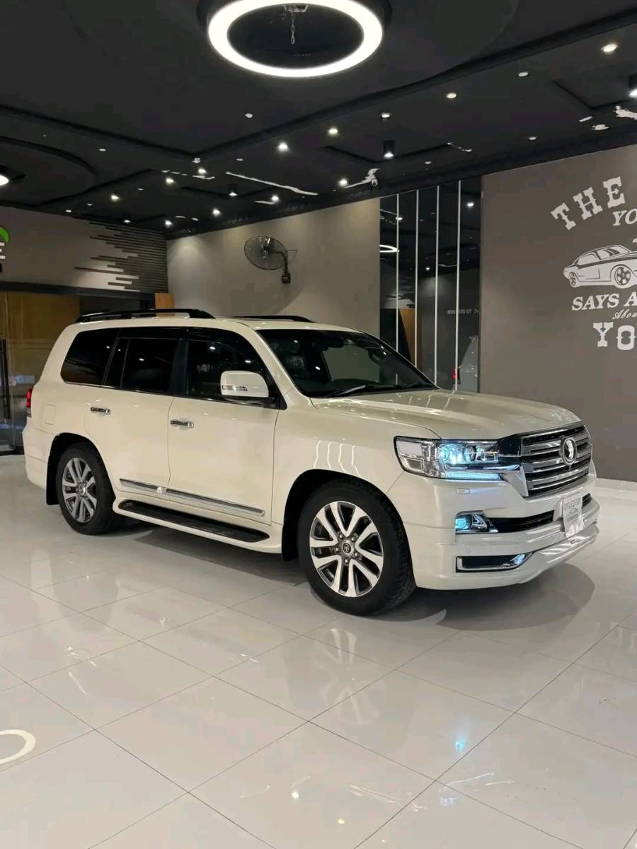 Toyota LAND CRUISER 200 2018