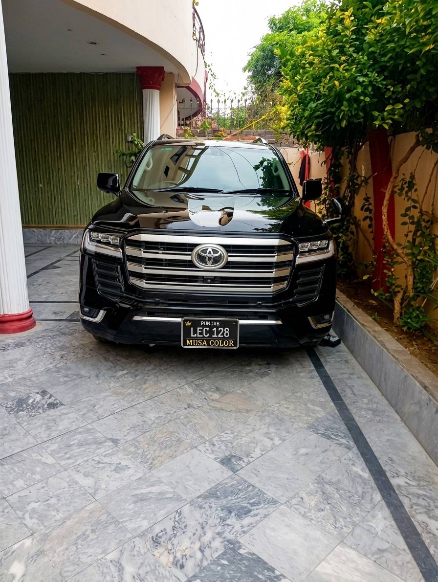 Toyota Land Cruiser V8 2025
