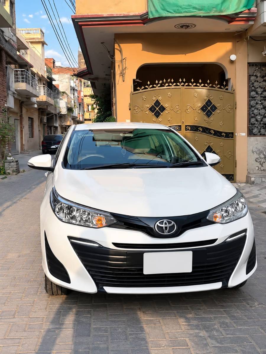 Rent Toyota Yaris 2020 in 471-M Model town Lahore, Lahore, Punjab from Executive Luxury Car Rentals - CAR.LO PK