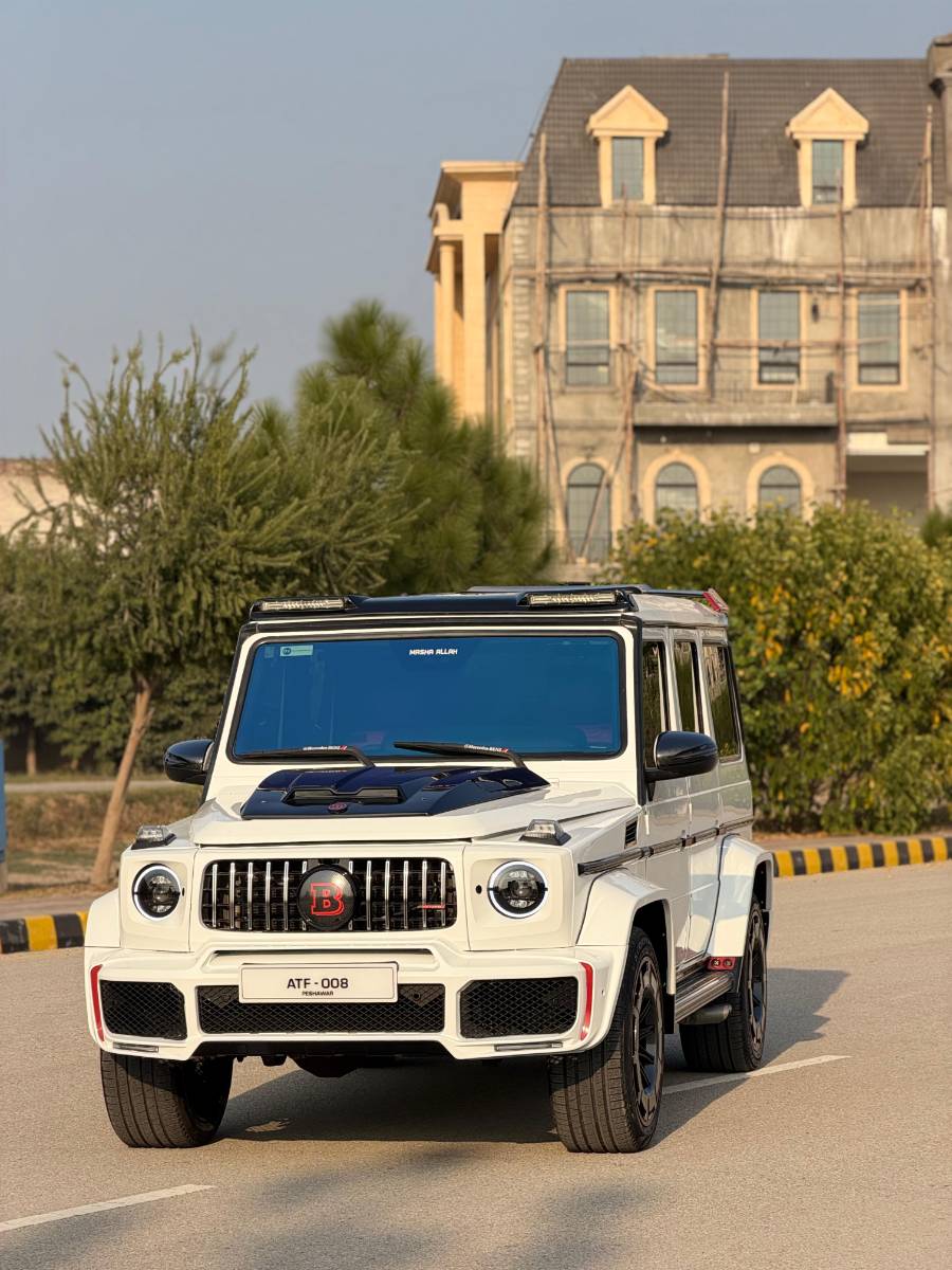 Rent Mercedes-benz G-wagon Brabus G800 2022 in Mian plaza, near MCB Bank Civic Centre Block D 2 Phase 1 Johar Town, Lahore, Punjab from ahmad03019490373 Motors - CAR.LO PK