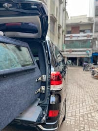 Toyota Land Cruiser V8 Bullet Proof 2018 rental in KARACHI, Karachi, Sindh - Photo 3