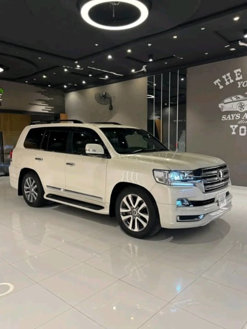 Toyota LAND CRUISER 200 2018