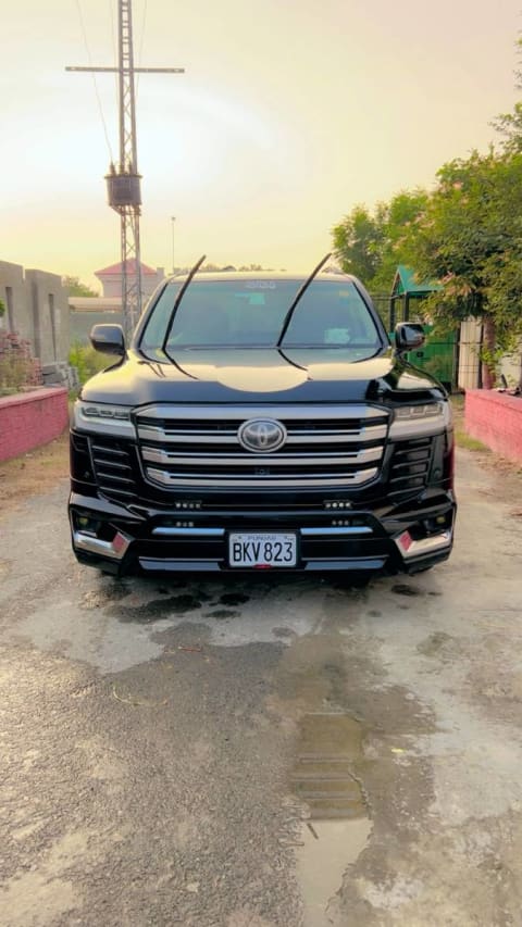 Toyota Land Cruiser ZX V8 2023