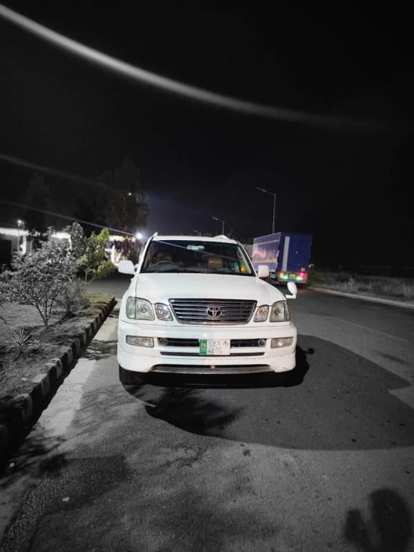 Rent Toyota Land Cruiser Cygnus 2006 in Cantt, Lahore, Punjab - CAR.LO PK