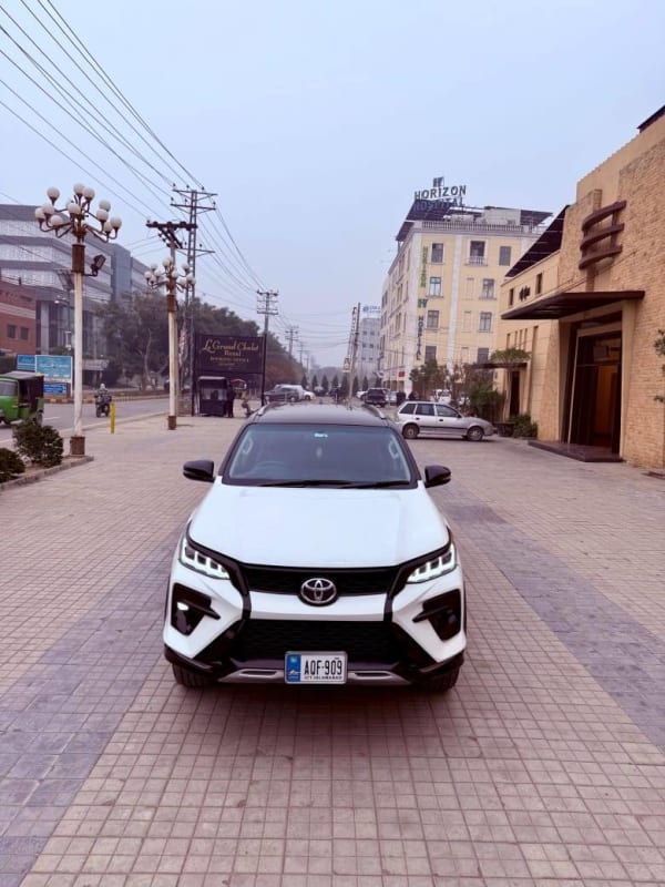Rent Toyota Fortuner Lagender Gr 2023 in Jhor town D2 block civic center phase 1, Lahore, Punjab - CAR.LO PK