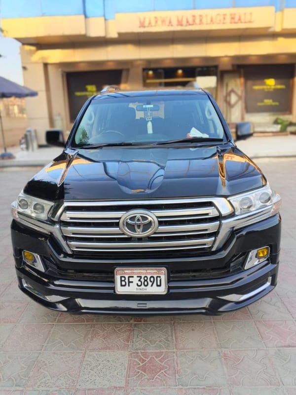 Rent Toyota 2017 in Johar town D2 block civic center phase 1, Lahore, Punjab - CAR.LO PK