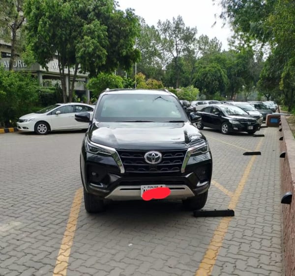 Rent Toyota Fortuner Bullet Proof 2022 in Dha phase 1, Lahore, Punjab - CAR.LO PK