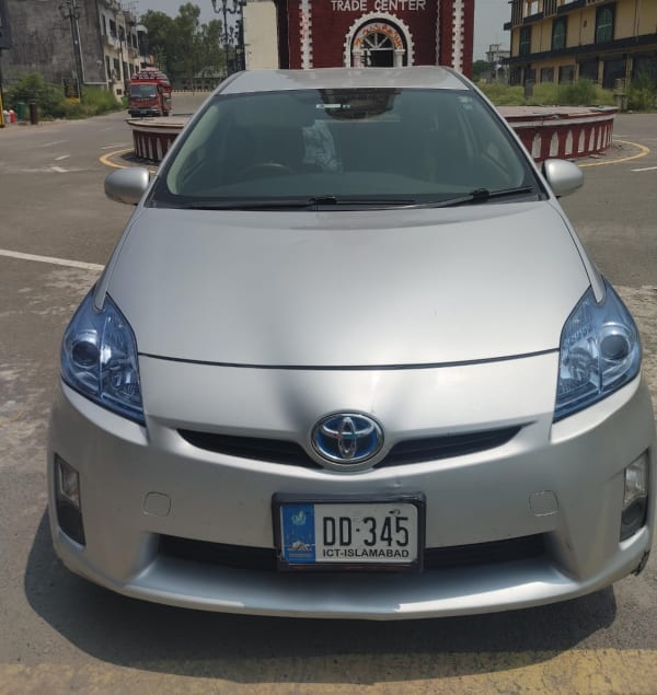 Rent Toyota Prius Hybrid 2018 in Dha Lahore, Lahore, Punjab - CAR.LO PK