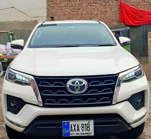 Rent Toyota Fortuner G 2.7 2025 in 1st Floor, E 249 Gulistan Colony Walton Road, Lahore, Punjab - CAR.LO PK