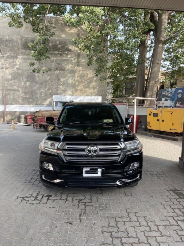 Rent Toyota Land Cruiser V8 2016 in 245 B block sabzazar lahore, Lahore, Punjab - CAR.LO PK