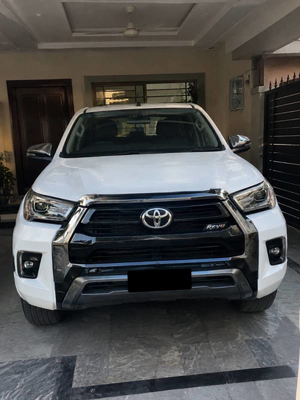 Rent Toyota Hilux Revo 4x4 2026 in 471-M Model town Lahore, Lahore, Punjab - CAR.LO PK