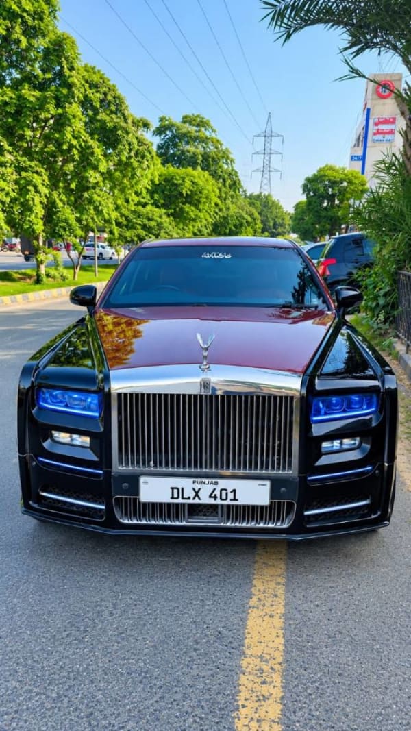 Rent Rolls-royce Phantom Replica 2026 in Johar Town D2 Block Civic Center Phase 1, Lahore, Punjab - CAR.LO PK