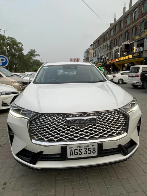 Rent Haval Gwm H6 2025 in Mian plaza, near MCB Bank Civic Centre Block D 2 Phase 1 Johar Town, Lahore, Punjab - CAR.LO PK