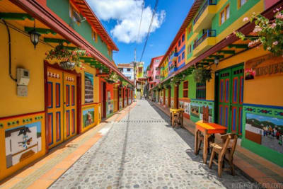 Town Tour Guatape: Colorful Zócalos