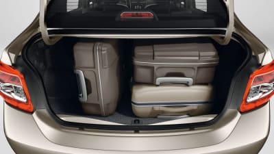 Taxi trunk with three suitcases for the trip to Guatapé