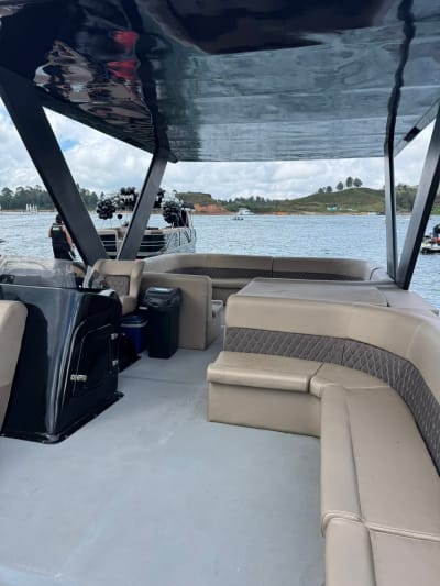 Las salas del planchón luxury, listas para una celebración en el embalse