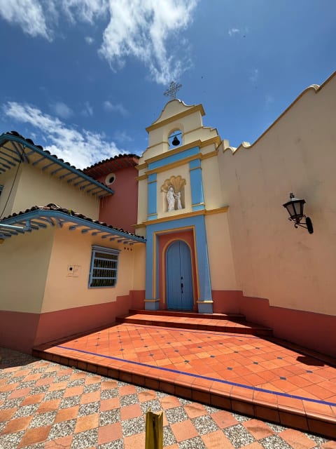 Town Tour Guatape: Colorful Zócalos