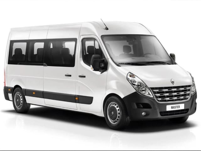 Van Renault Master para tours y traslados a Guatapé