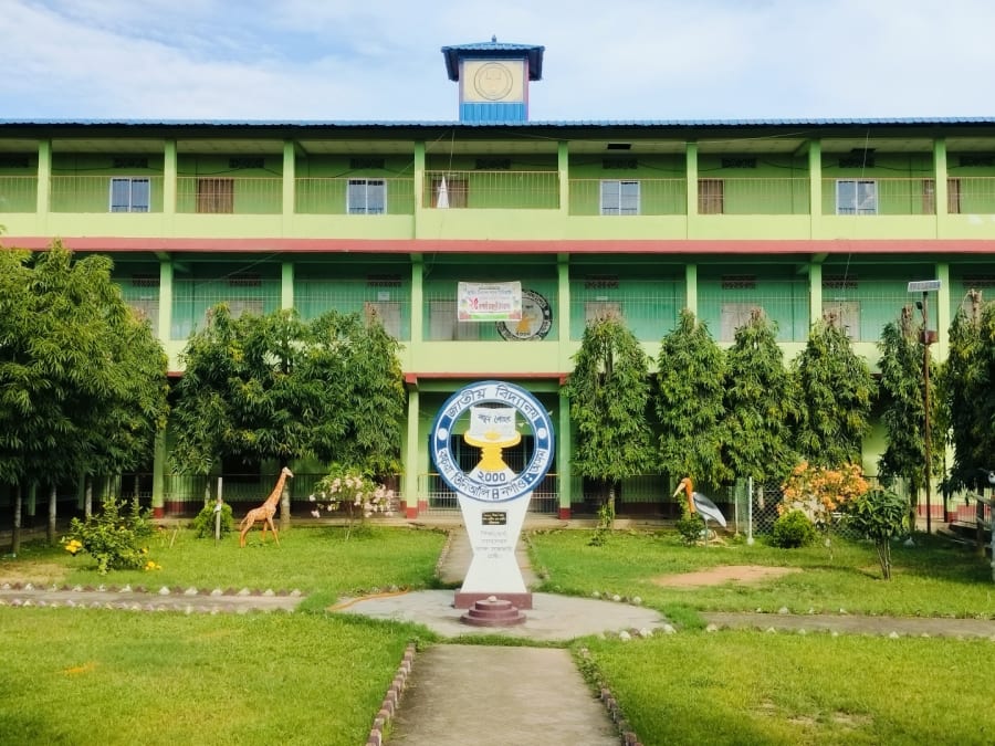 Jatiya Vidyalaya, Kachua Tiniali — school campus