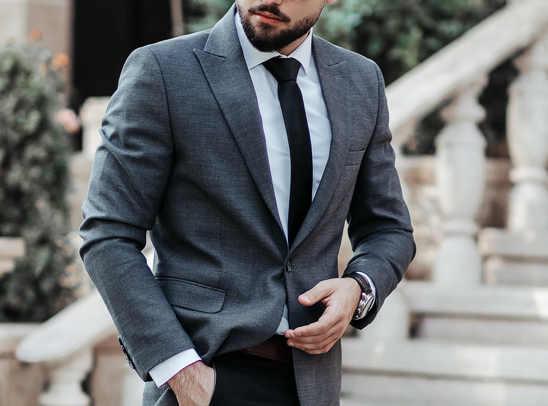 Groom wearing a grey pre-loved suit-jacket