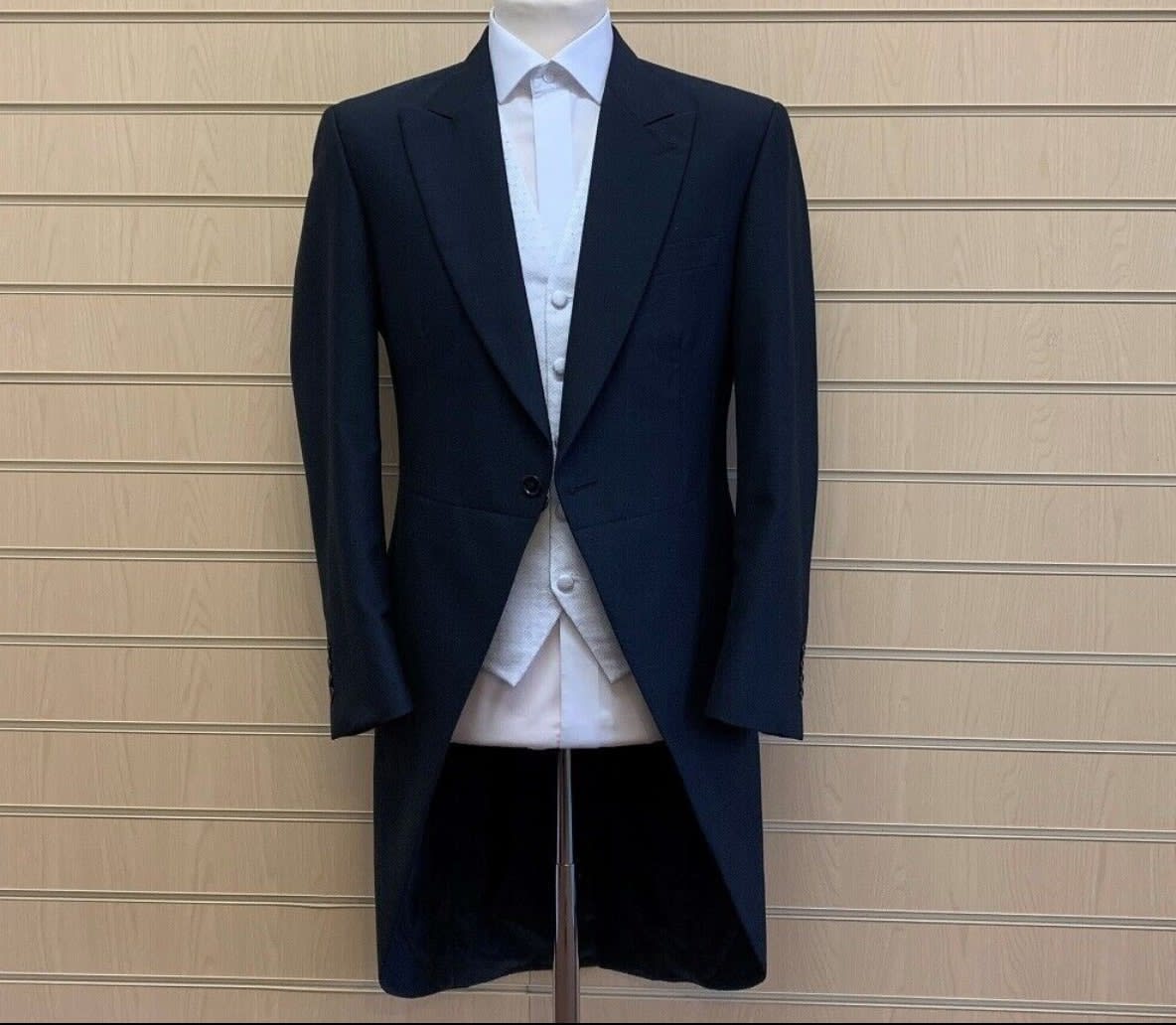 Long black second-hand suit tailcoat