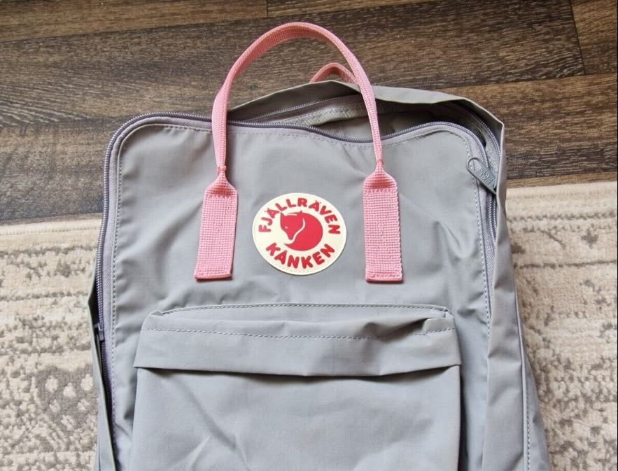 Second-hand grey and pink fjällräven kånken backpack