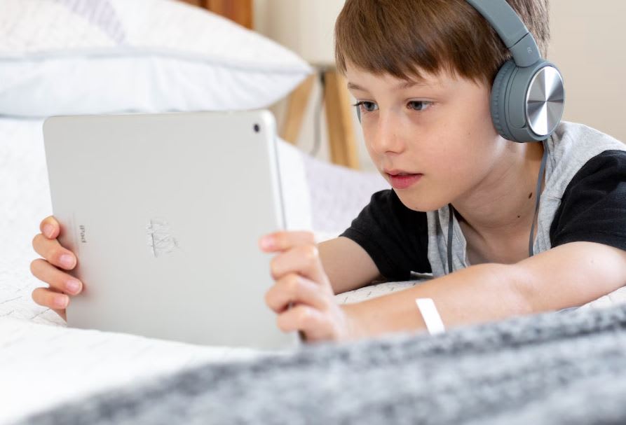 Kid watching ipad with headphones