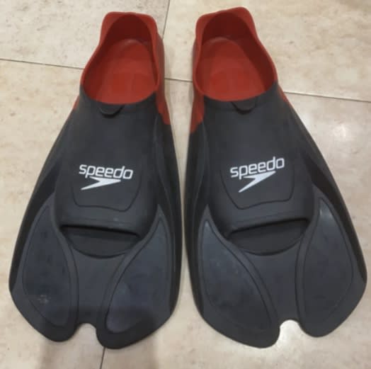 Pair of second hand Speedo fins