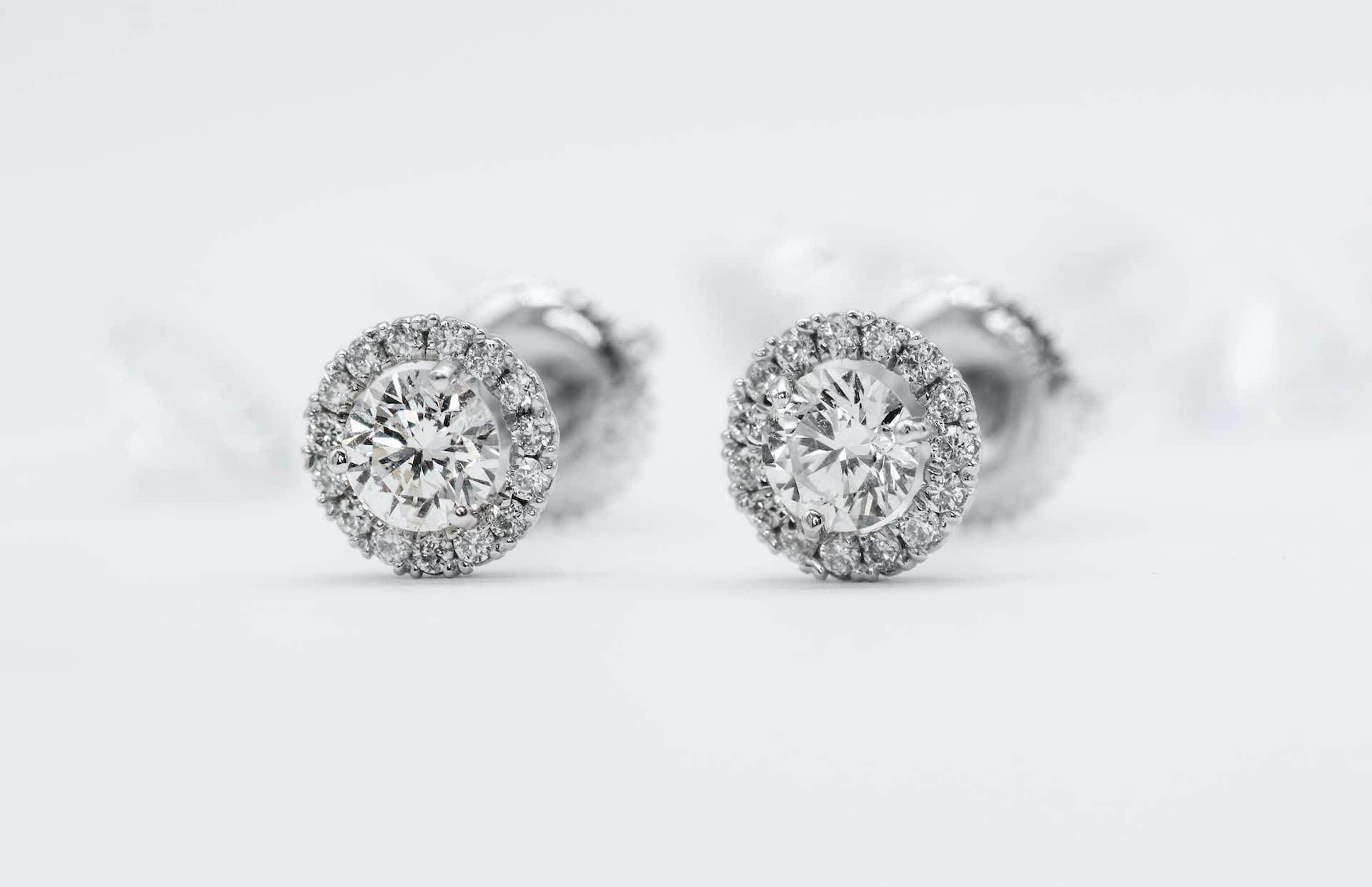 Second-hand round diamond studs