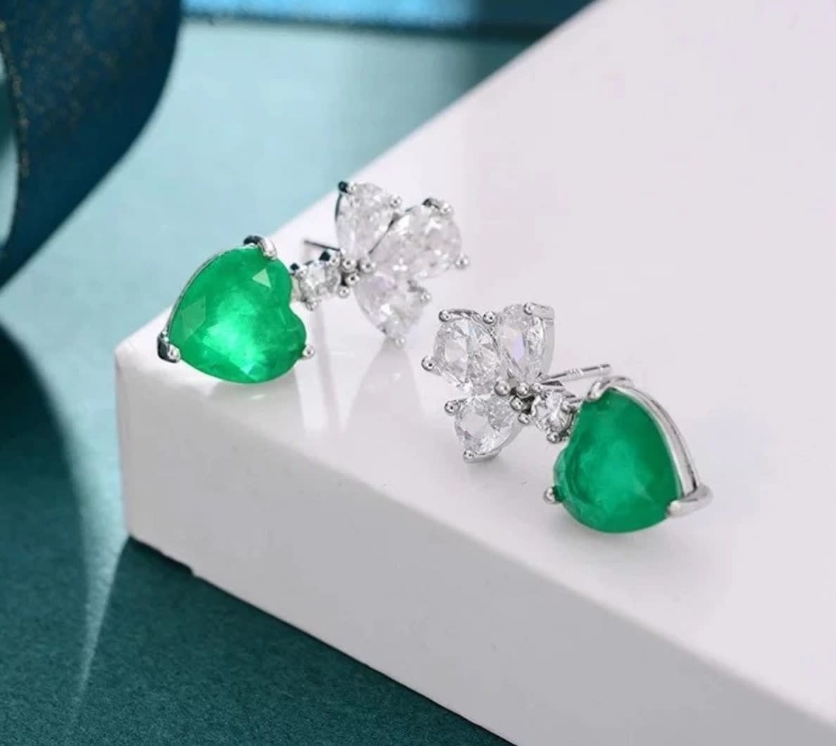 Second hand earrings with heart shaped emerald stone
