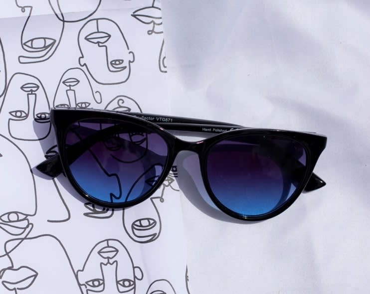 Vintage black cat-eye sunglasses