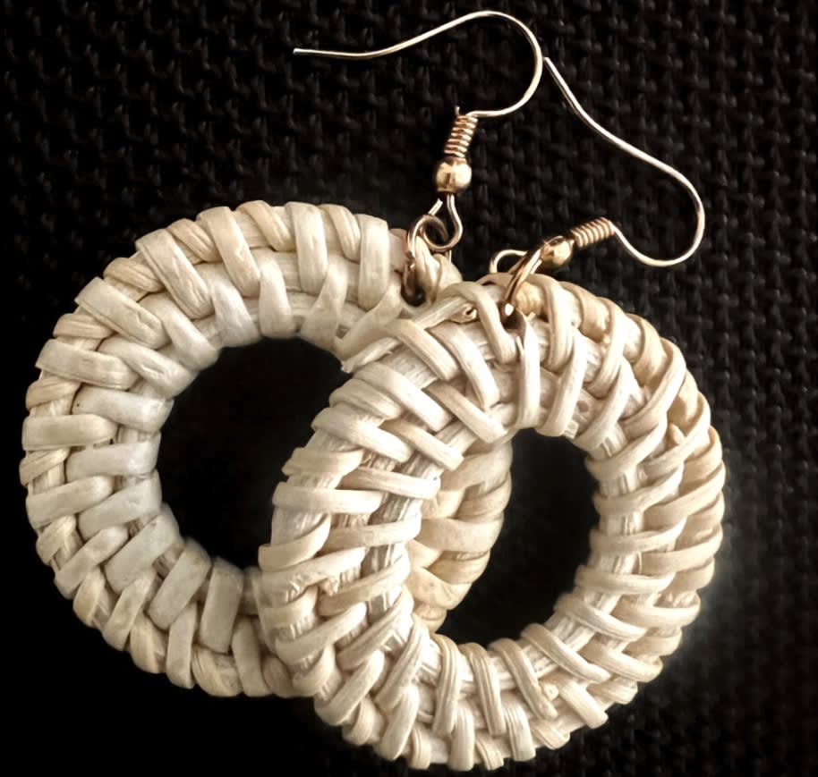 Pair of homemade rattan boho second-hand earrings