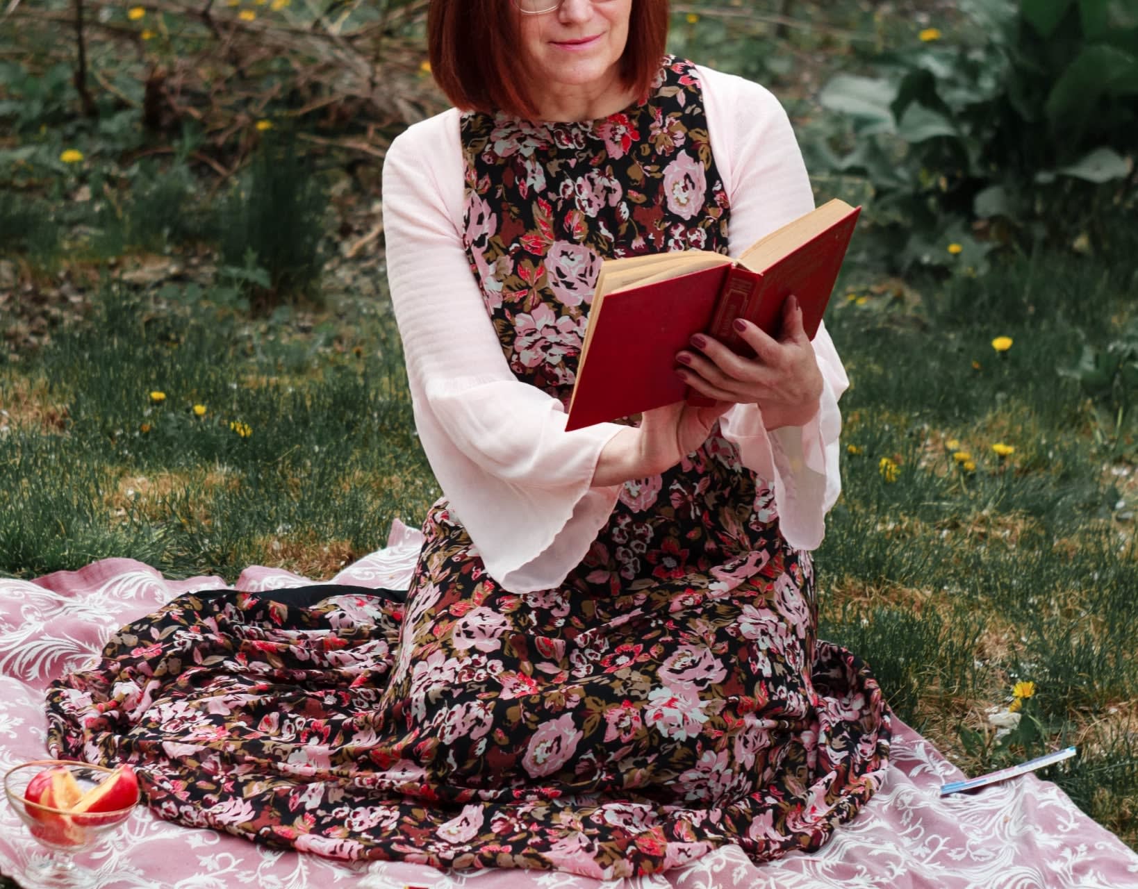 Woman wearing a vintage smock dress at the park