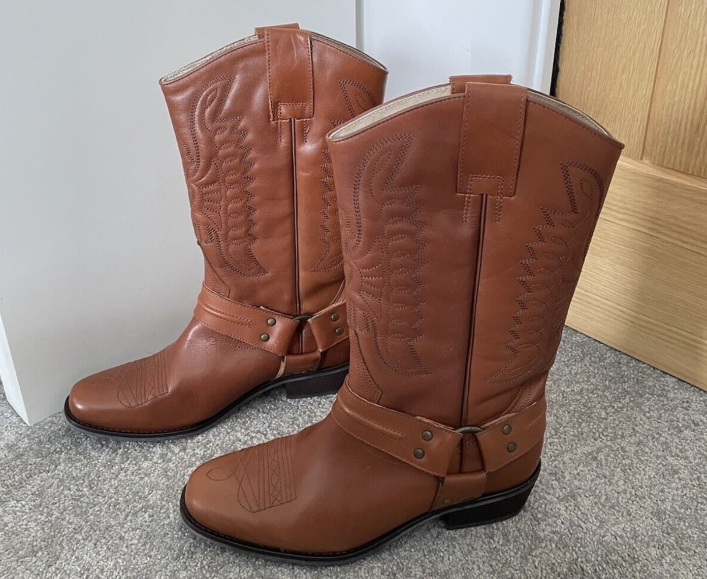 Vintage brown leather cowboy boots