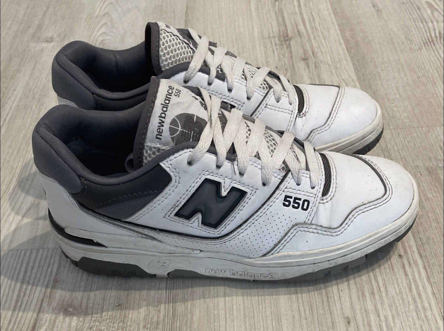 Second-hand New Balance 550s