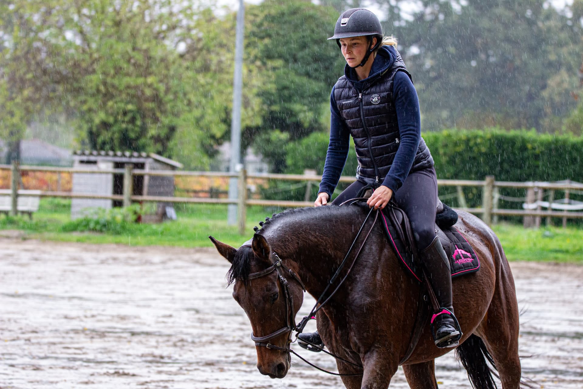 Women on a black horse wearing a black second-hand gilet