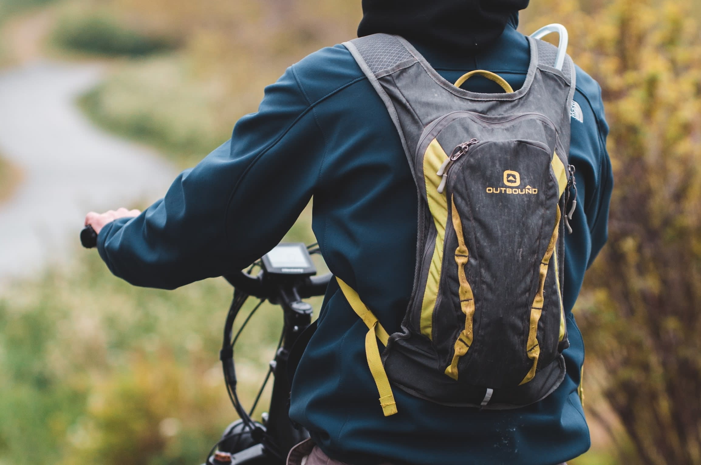 Man wearing a cycling backpack on a mountain bike ride.