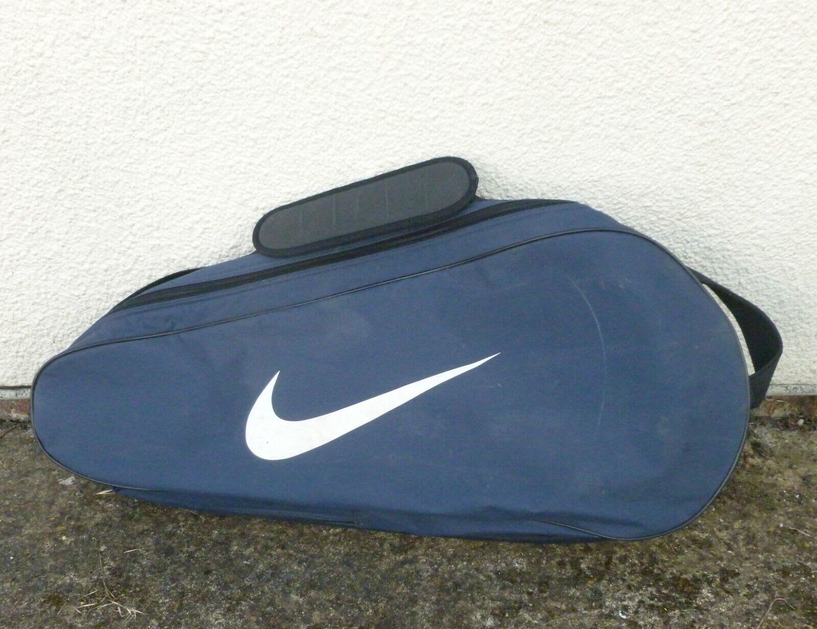 Navy pre-loved Nike tennis bag.