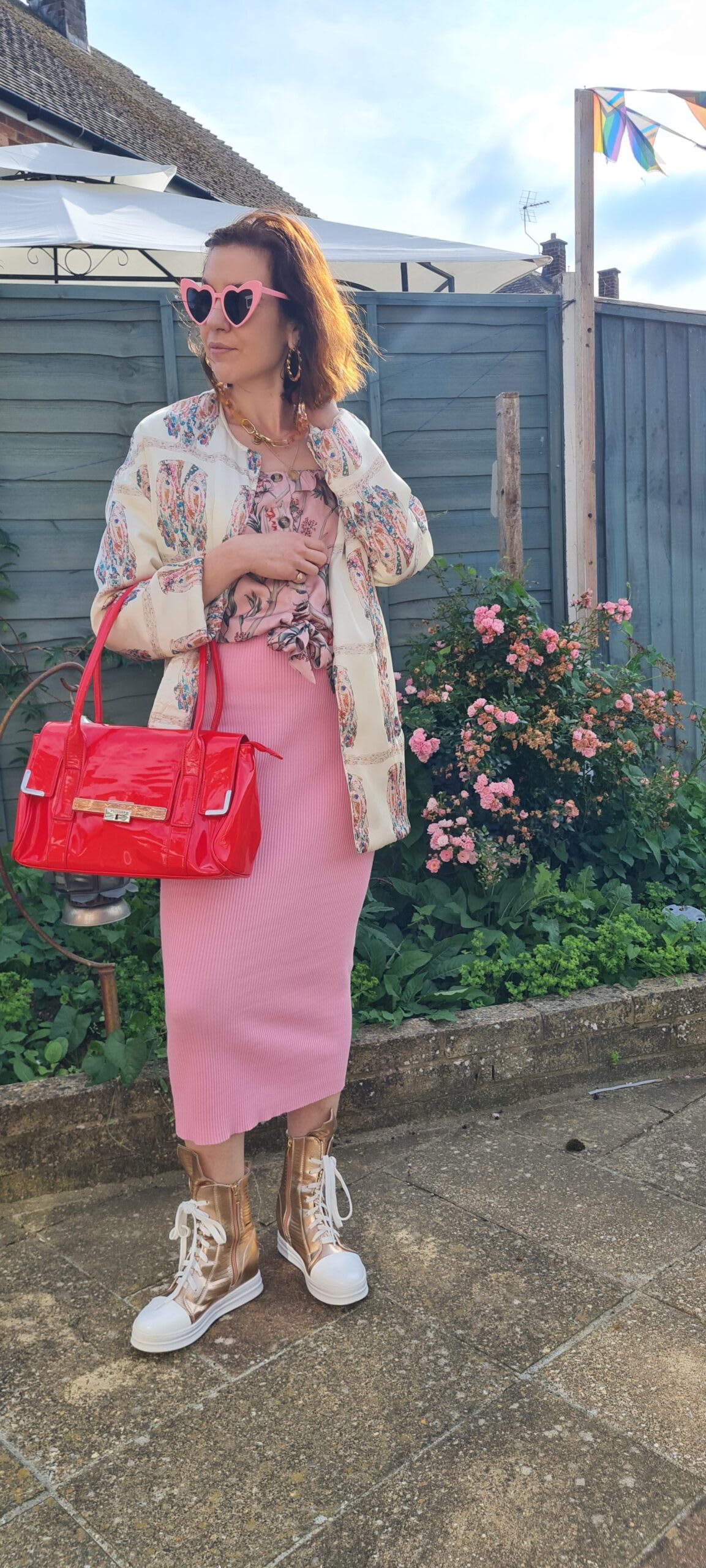 Chameleon in High Heels wearing - pink marshmallow dreams