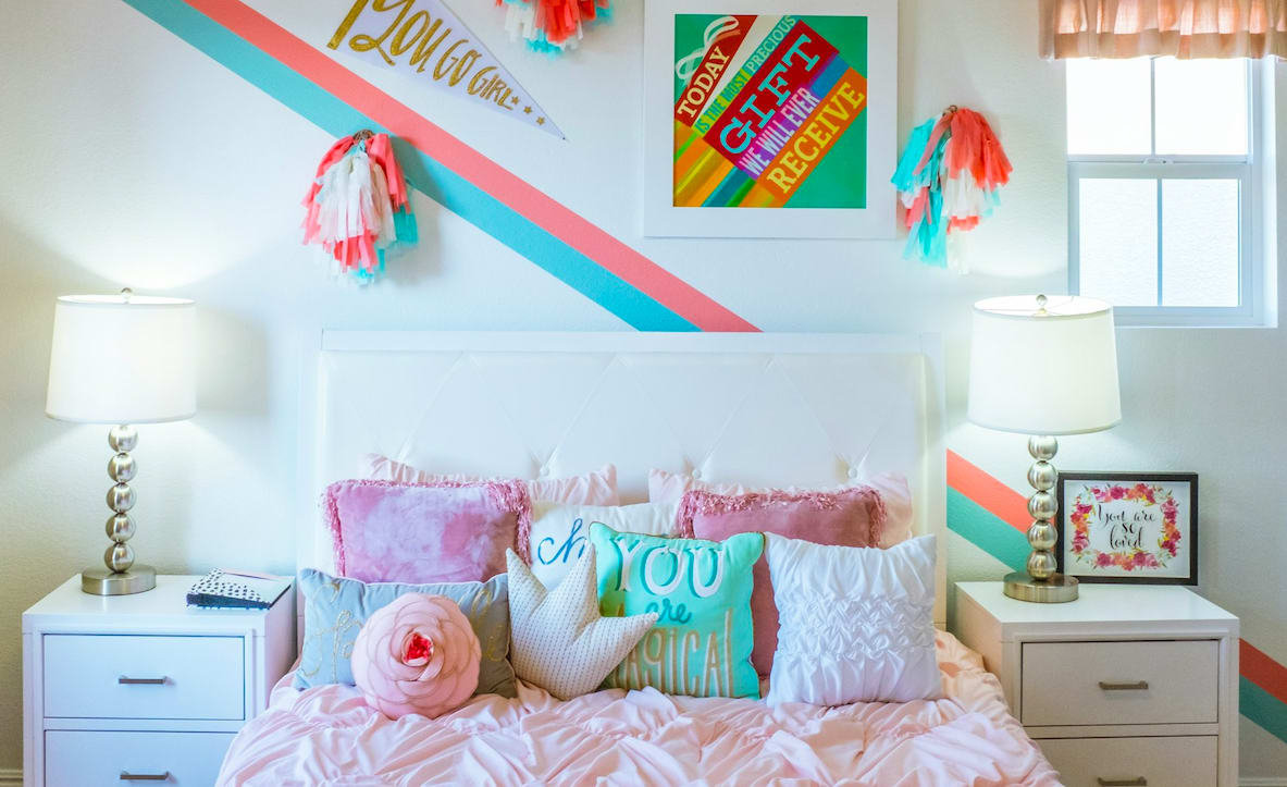 Second-hand bedroom decor