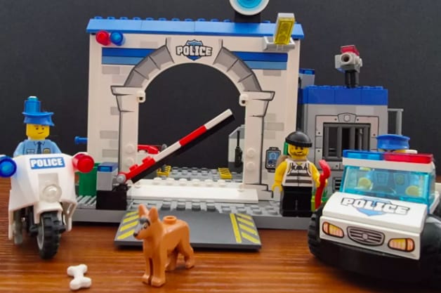 Second-hand police set