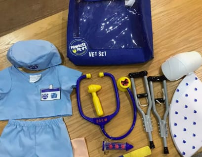 Second-hand kids vet role play set