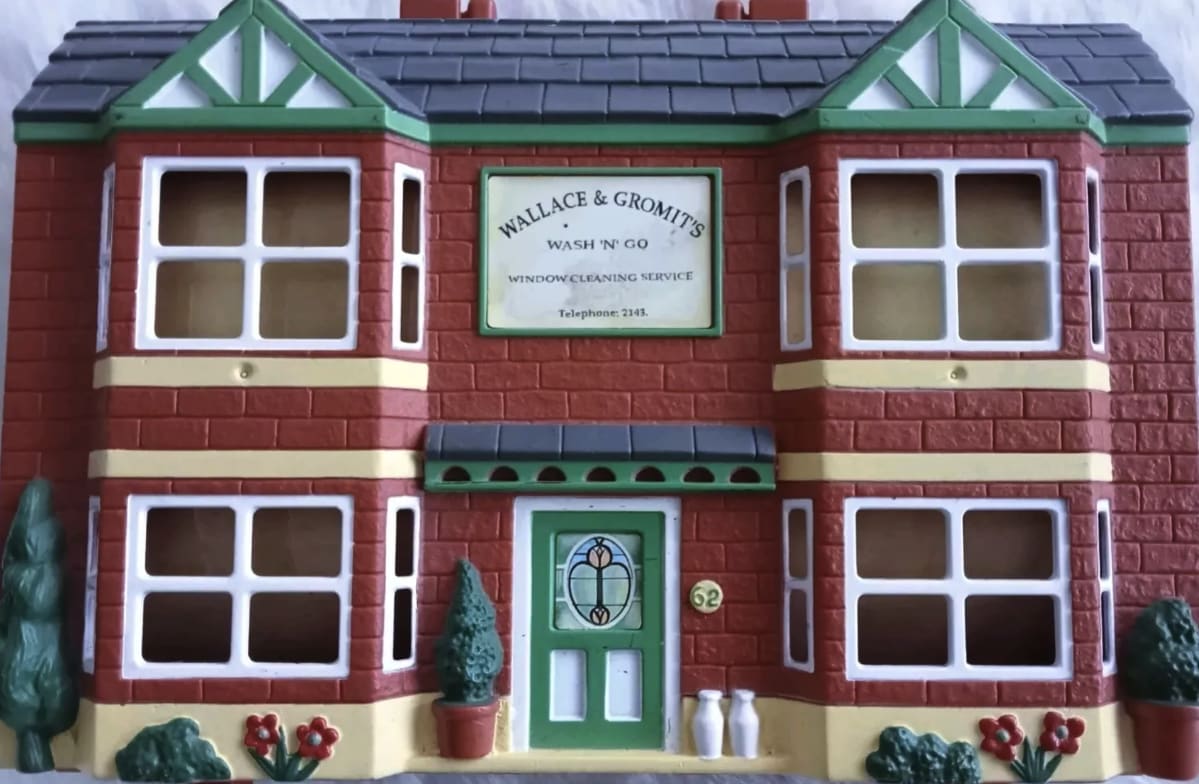 Used playhouse, secondhand gift ideas