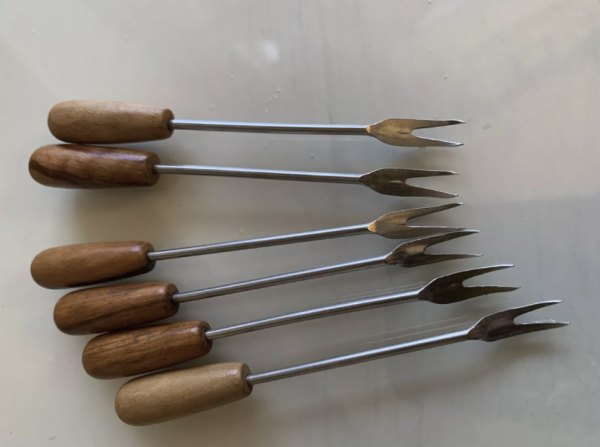 Set of vontage olive forks 