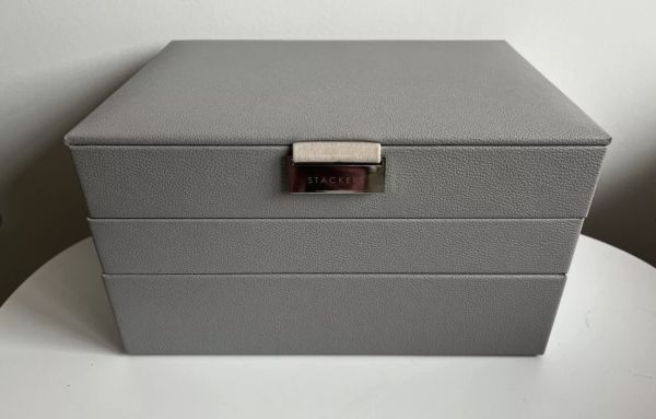 Second-hand stackers jewellery box