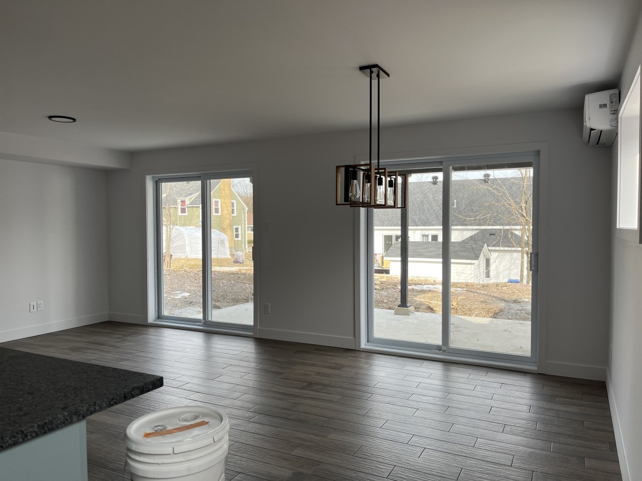 303 Rue Oak — photo 3