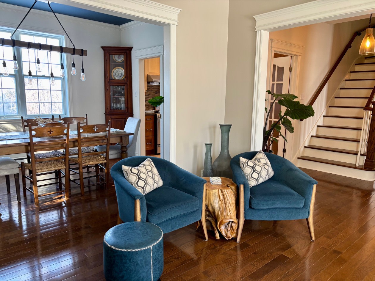 Salon — 630 Rue J.-Brunette, Deux-Montagnes, J7R 6P5, Deux-Montagnes