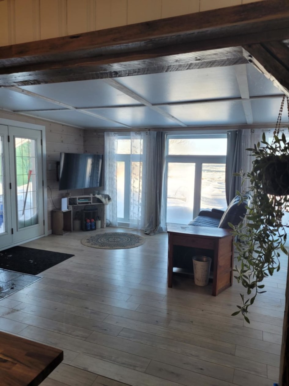 Salon — 185 Ch Du Rivage, L'Isle-Aux-Grues, G0R 1P0, L'Isle-Aux-Grues